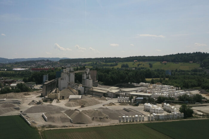 Drohnenfoto von einem Kieswerk