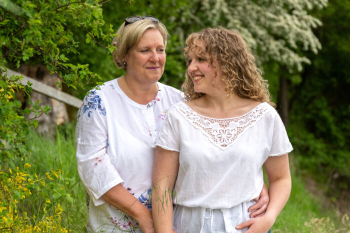 Bild von Mutter und erwachsener Tochter