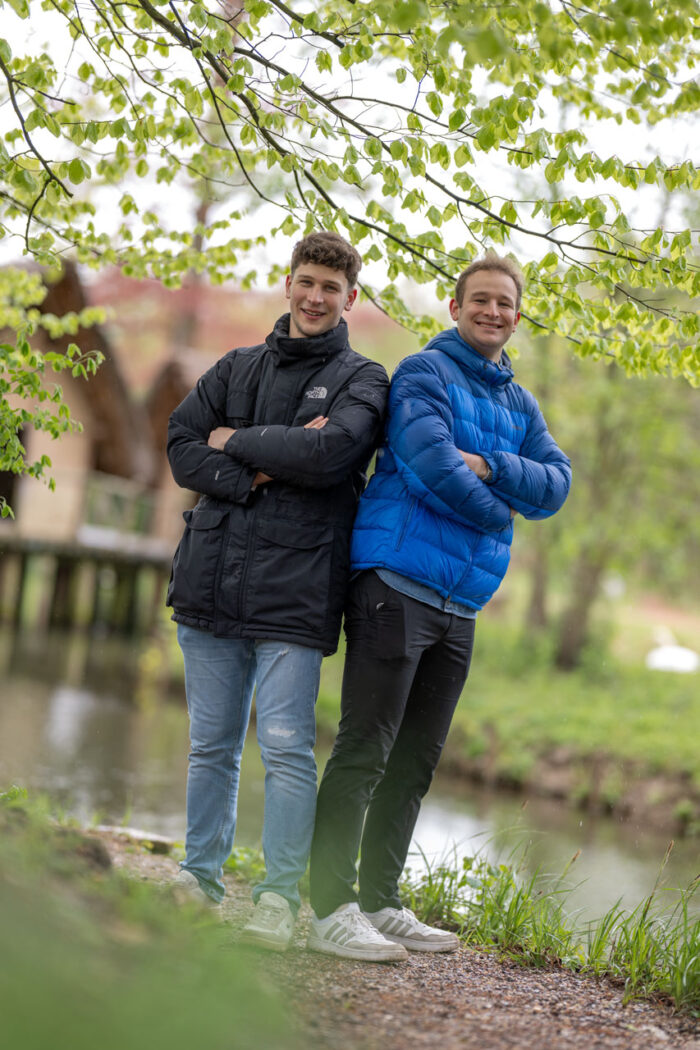 Familienfoto-brüder-draussen